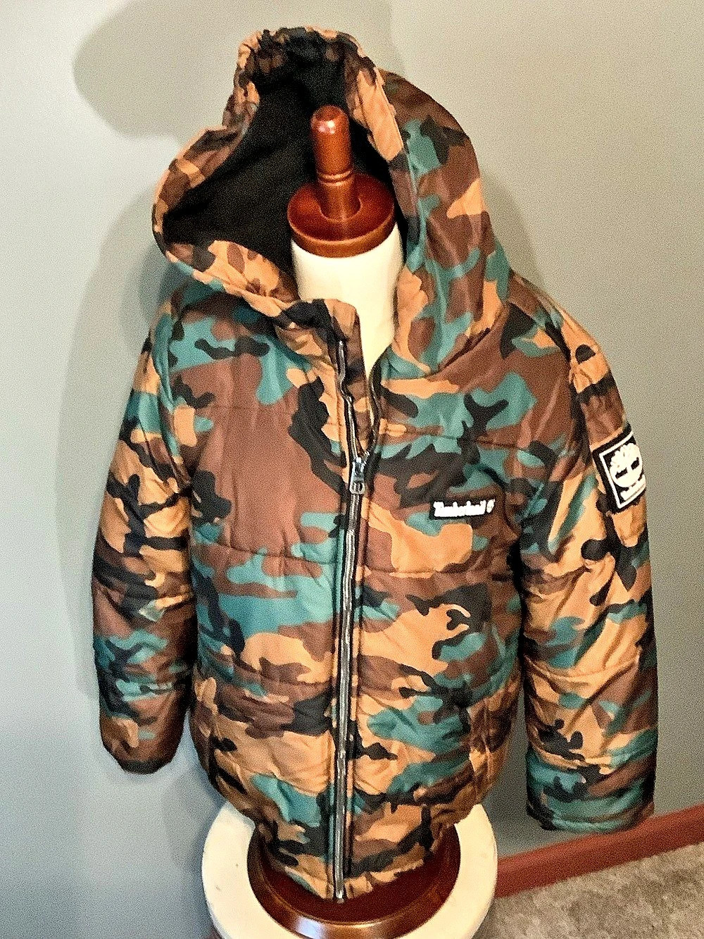 Timberland Kids US Medium 10-12 Unisex Puffer Jacket Camo Brown & Green.